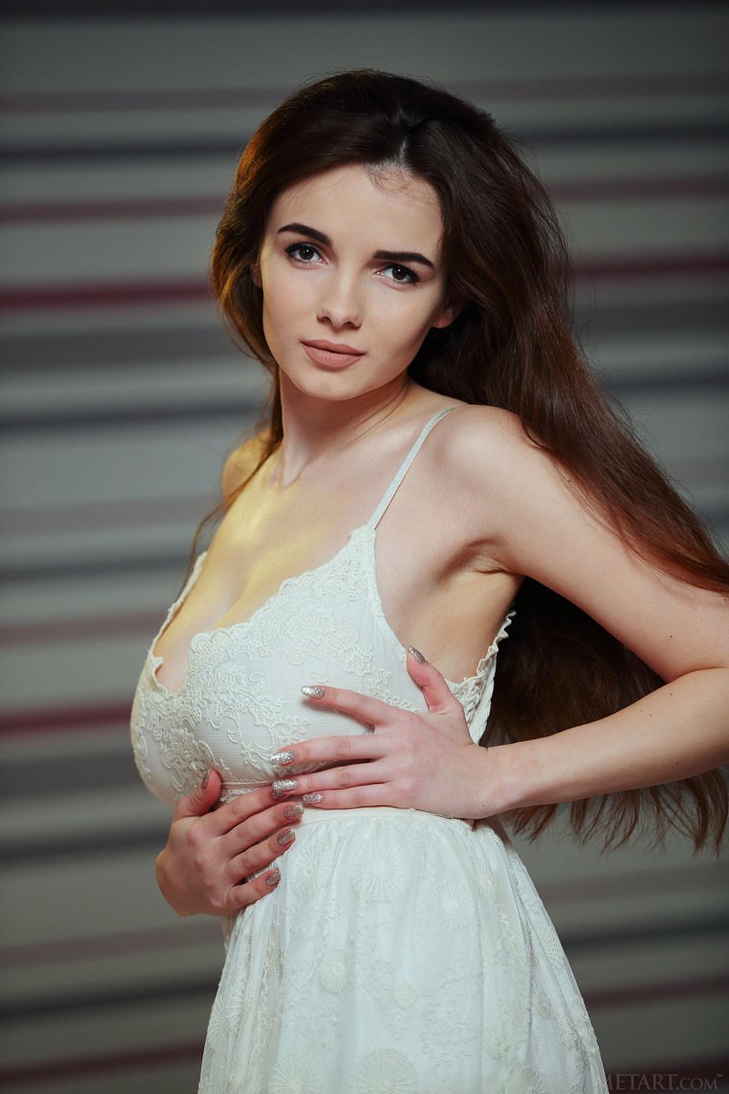 Мари, 18